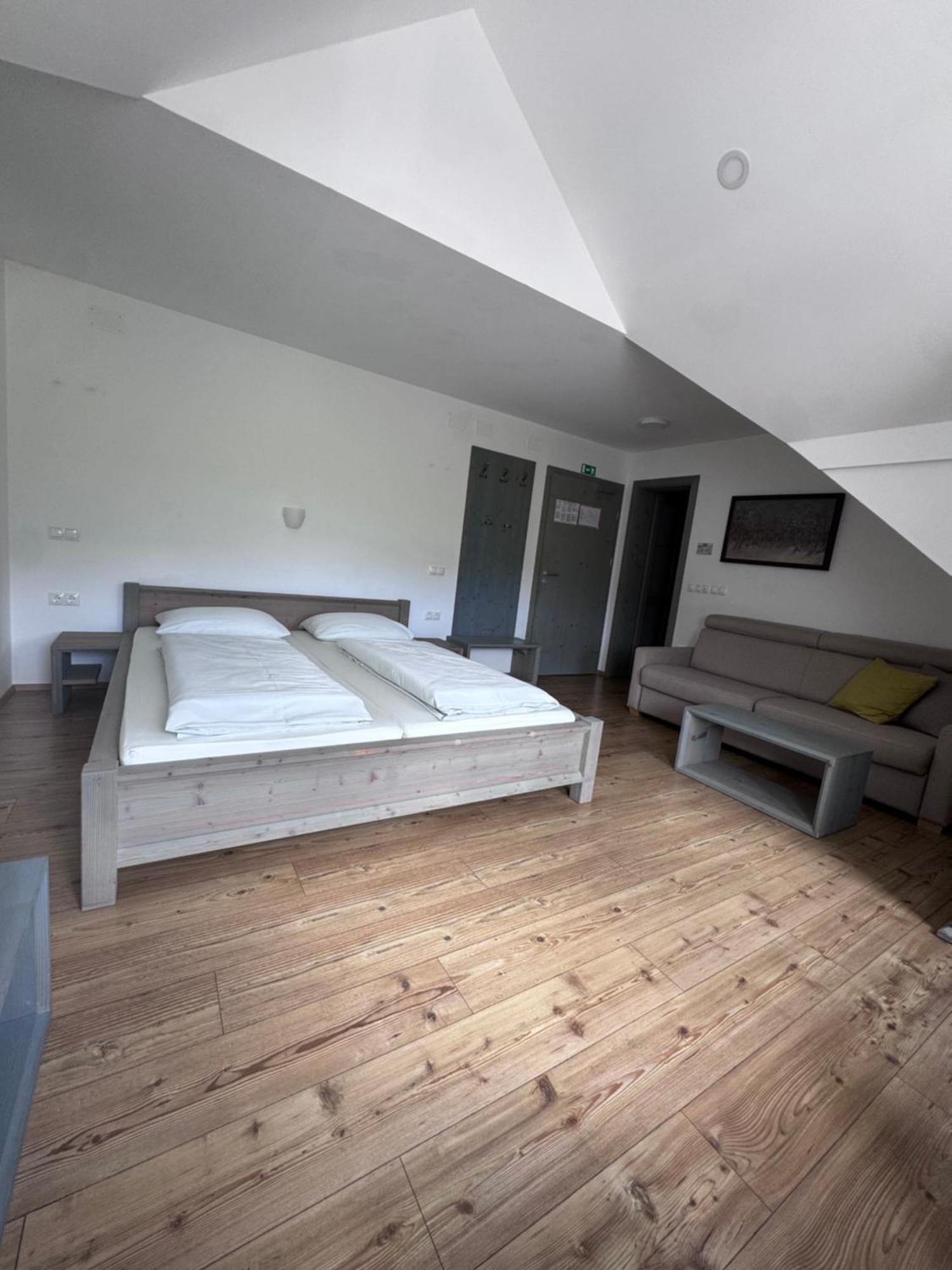 Guesthouse Tolc Сподня-Сорица Экстерьер фото